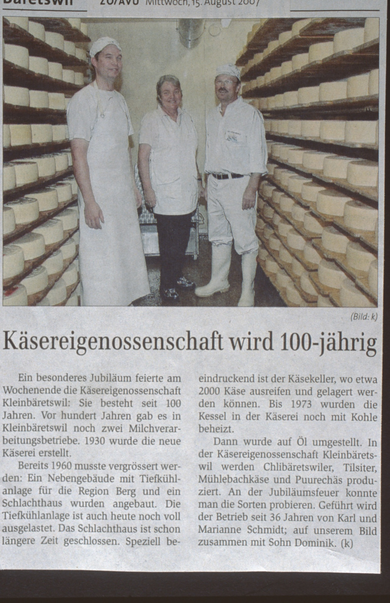 Jubiläum 100 Jahre Käsereigenossenschaft Kleinbäretswil, vlnr Dominik Schmidt (Sohn), Marianne und Karl Schmidt