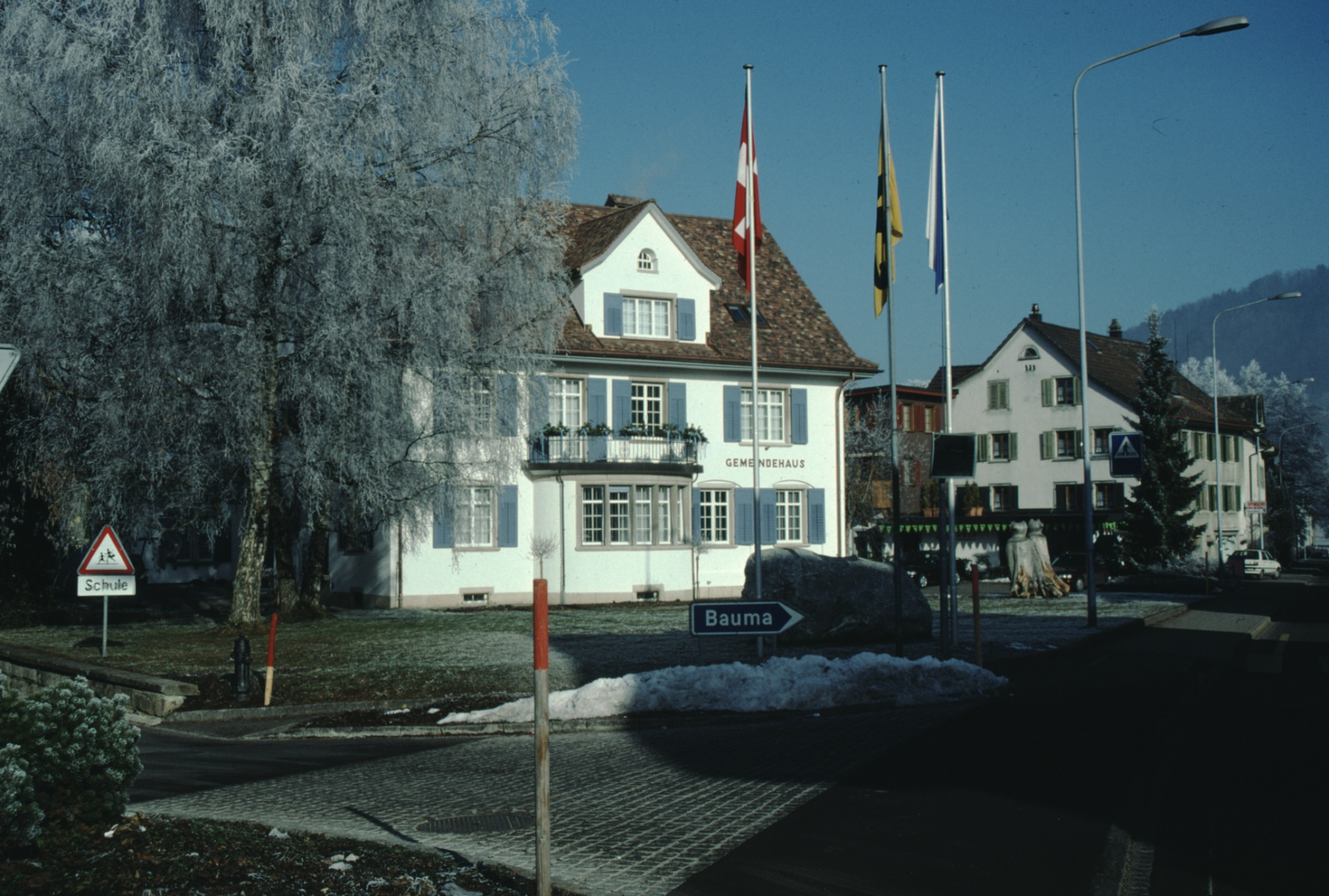 Dorfplatz, Gemeindehaus