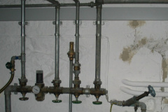 WV Allmann, Hausinstallation, Wasserbatterie mit Erdung