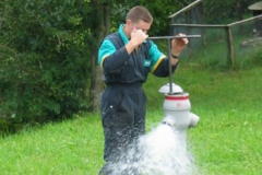 WV Allmann, der neue Brunnenmeister Roger Bieri im Einsatz, hier bei der Hydrantenspülung.