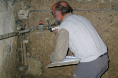 WV Allmann, Wasserablesung im Keller eines Hauses, Hansruedi Kägi, WVA