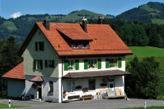 Käserei Kleinbäretswil, nach der Renovation mit Käsebretter