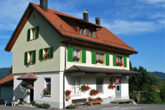 Käserei Kleinbäretswil, Blumenpracht von Marianne Schmidt