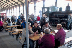 Spinnen im Neuthal. Perronbeiz in Bauma