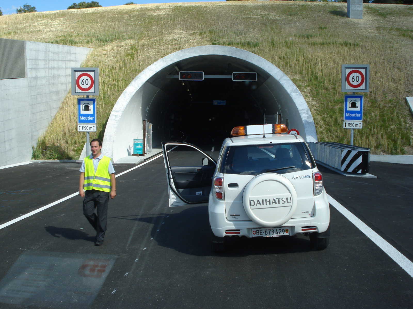 FR Reise, Jura 2011, Lotsen durchs Tunnel (vor Eröffnung!)