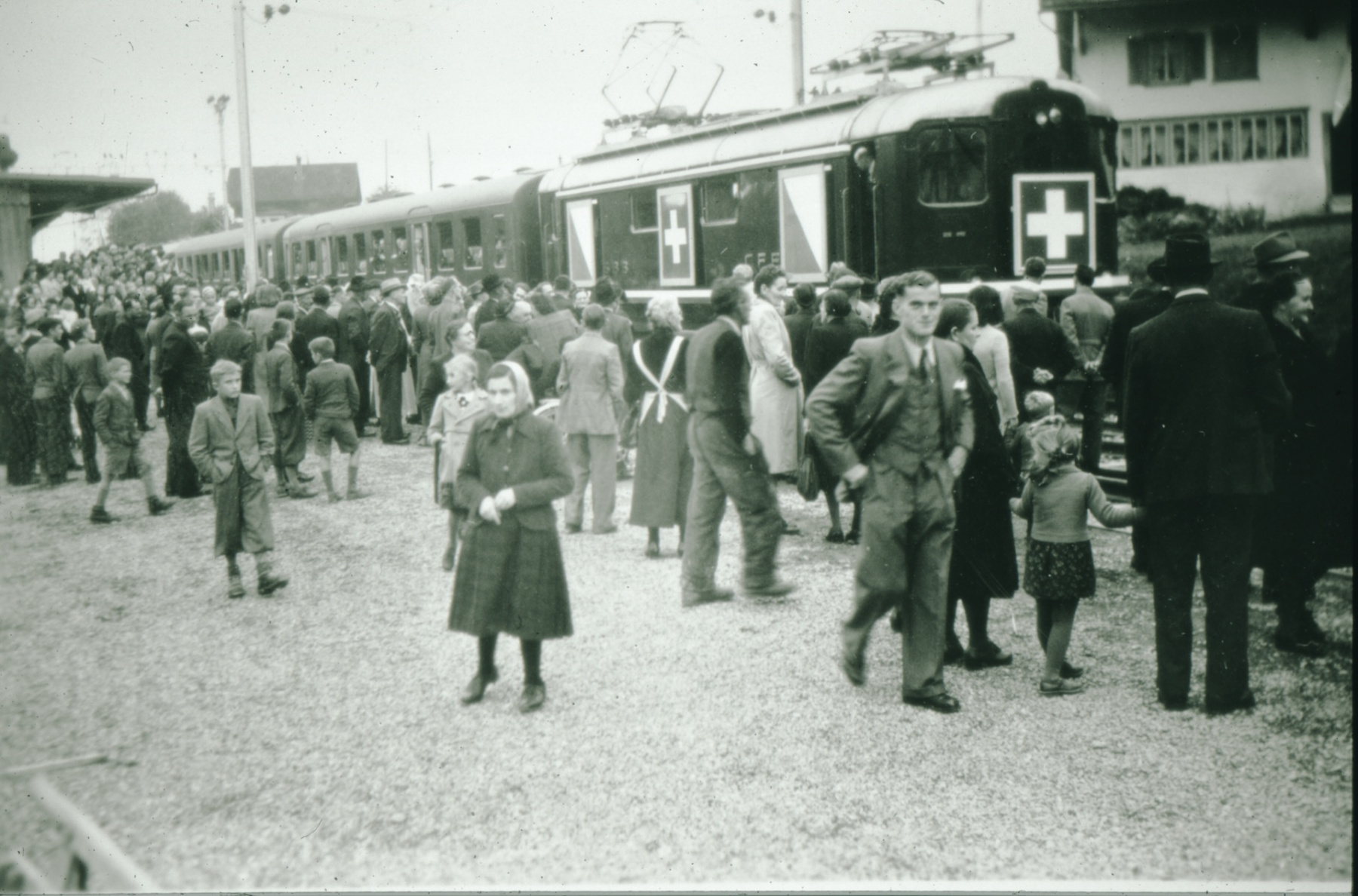 Bahneinweihung 1947, Die Zugskomposition ist eingetroffen, vorne rt Noldi Pfenninger sen.