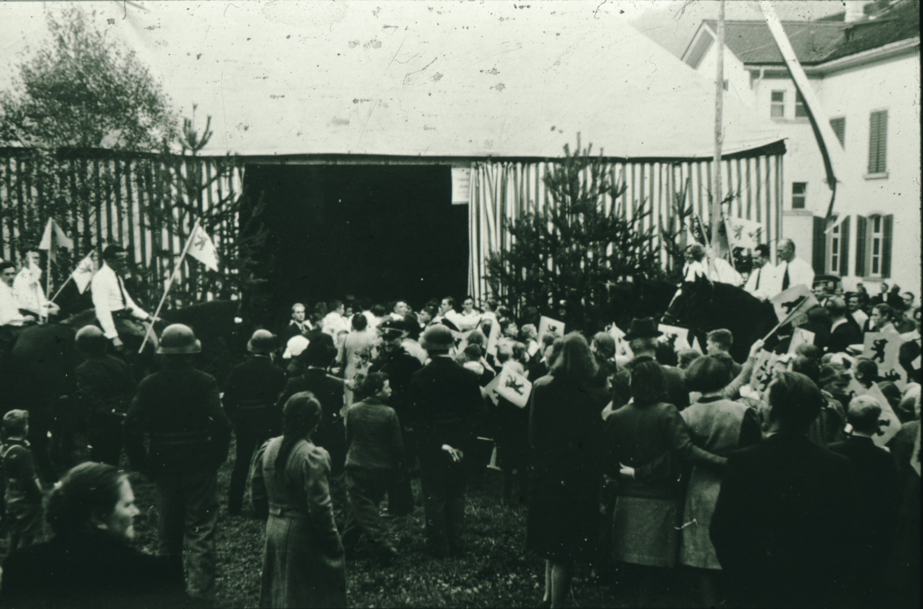Bahneinweihung 1947, Festhütte auf der Schulwiese