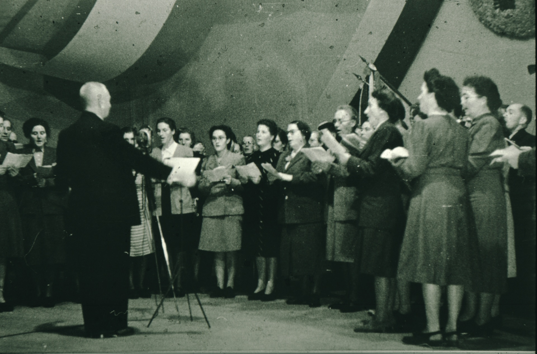 Bahneinweihung 1947, Dirigent Otto Honegger, Kirchenchor, Sängerin Mitte = Frau Spengler Kirsch