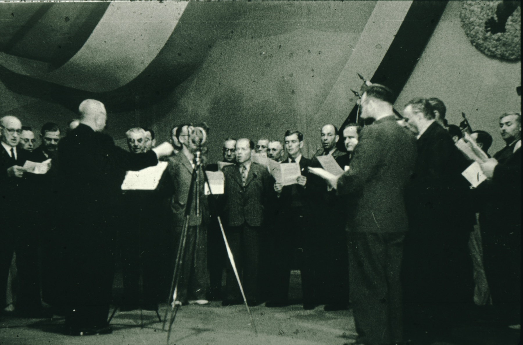 Bahneinweihung 1947, Abendprogramm Männerchor, Dirigent Otto Honegger (Lehrer)