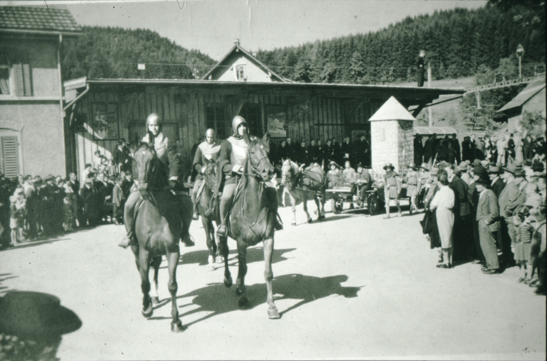 Schulhauseinweihung Dorf 1952, Umzug, Thema Greifenberg