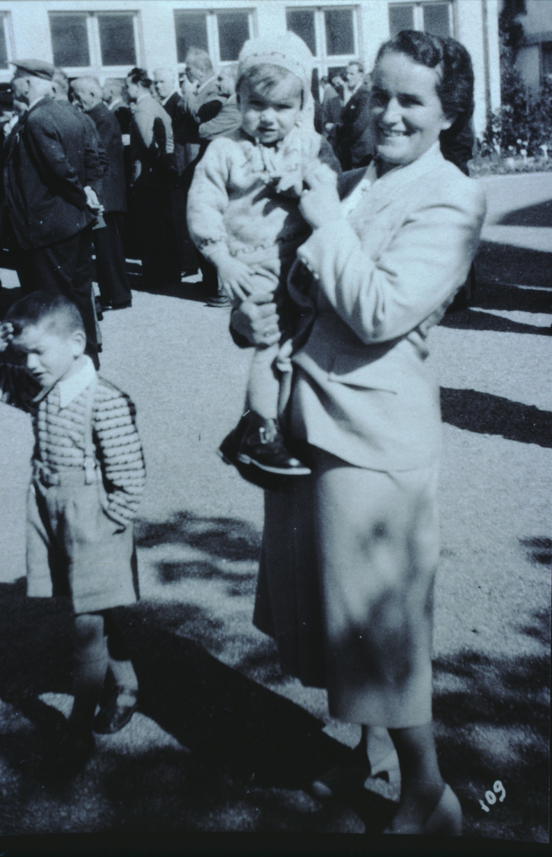 Schulhauseinweihung Dorf 1952, Frau Pfarrer Hedi Hirzel