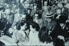 Schulhauseinweihung Dorf 1952, rt C.-E.Spörri mit Dr.med.Max Haegi, Rüti, hinten Ernst Stutz