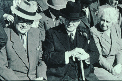 Schulhauseinweihung Dorf 1952, Caspar-Emil Spörri mit Dr.med.Max Haegi, Rüti, hinten Ernst Stutz