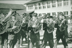 Schulhauseinweihung Dorf 1952, Musikverein auf dem Schulhausplatz Schulhauseinweihung Dorf 1952, Musikverein auf dem Schulhausplatz