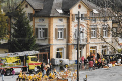 Lok-Taufe 1997, Festgemeinde beim Restaurant Bahnhof mit Feuerwehrwagen