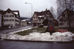 Verhüllte Bären vor dem Gemeindehaus, Eröffnung Jubeljahr Verhüllte Bären vor dem Gemeindehaus, Eröffnung Jubeljahr