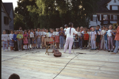 Diräkt us Bäretswil, Schülerchor mit Susi Scherrer (nicht in der Sendung) Diräkt us Bäretswil, Schülerchor mit Susi Scherrer (nicht in der Sendung)