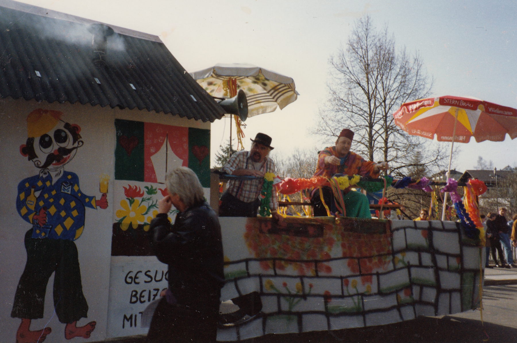 Fasnacht 1992, auf dem Sultanats-Wagen vlnr: Ernst Trachsler, Max Staub