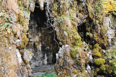 Grotte im oberen Park