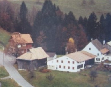 Chlibäretswil, Konsumhaus, altes Haus Meier mit Stickerei