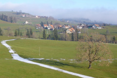 Chlibäretswil, Dorf und Häuser, imVG die Panoramaloipe
