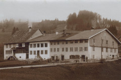 Chlibäretswil, Dorf und Häuser, Chloster