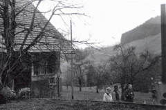 Chlibäretswil, Dorf und Häuser, Schnapsbrennerei mit NN, Christian Eicher und Albert Egli sen.