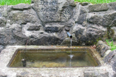Kleinbäretswil, Frauebrünneli