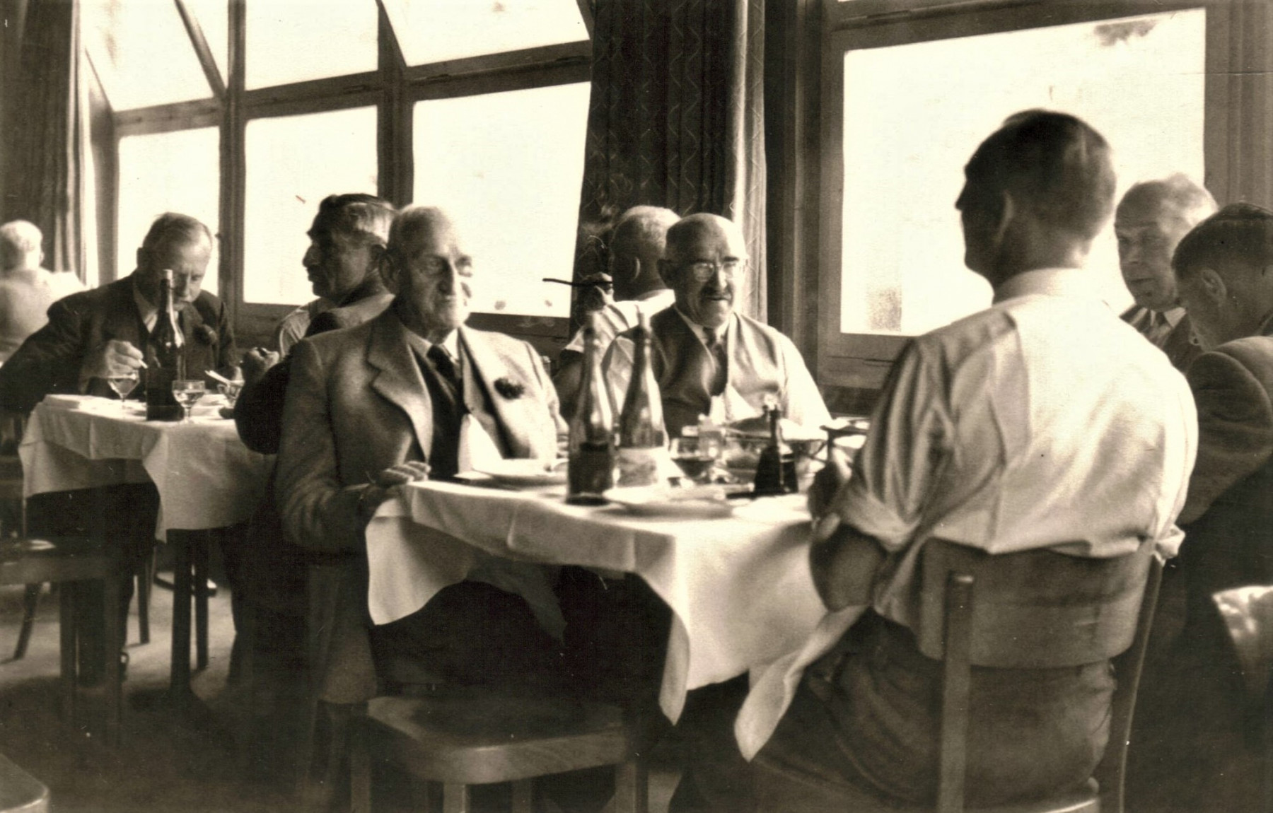 Gemeinderatsreise Säntis 1956, Vorderster Tisch vlnr:  a. Gde.Schreiber Heinrich Pfenninger / Gde.Rat Theodor Meier / Gde.Schreiber Werni Pfenninger