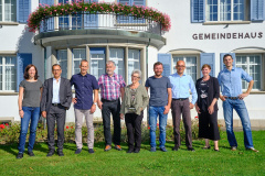 Gemeinderat 2022, vlnr: Karin Edelmann (GdeSchr-Stv), Andreas Sprenger (GdeSchr),  Beat Häfliger, Theo Meier,  Lisa Dietrich-Bieri, Christian Fischer,Teodoro Megliola (GdePräsi),  Barbara Schoch Gübeli,  Beat Fuhrer