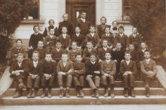 Sekundarschule ca. 1909, 4 Mädchen und 26 Knaben!