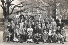 Klassenfoto 1.-3. Sek.schule mit Lehrern Hans Altwegg und Paul Keller, 1939