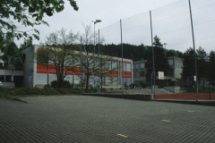 Oberstufenschulhaus im Letten mit Turnhalle