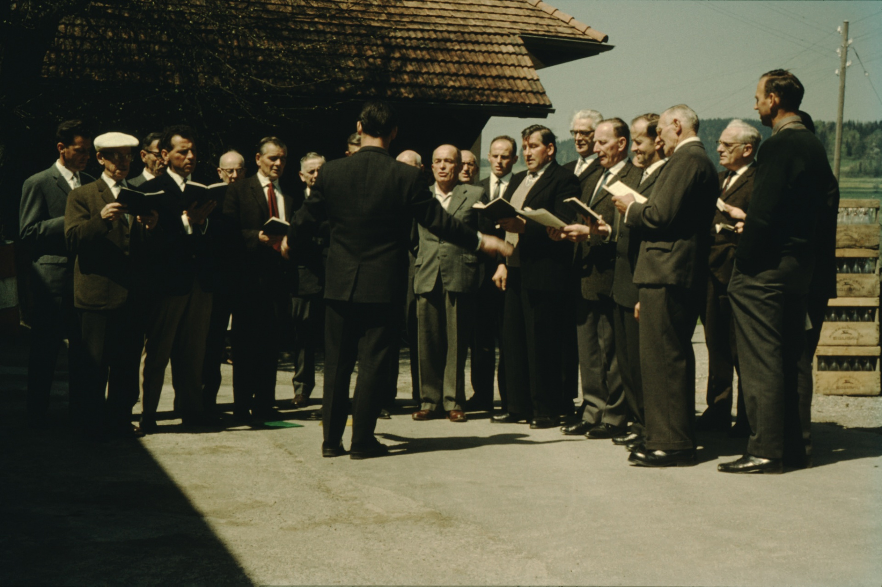 Männerchor bei Walter Stössel, Waswies, Dirigent Otto Schaufelberger