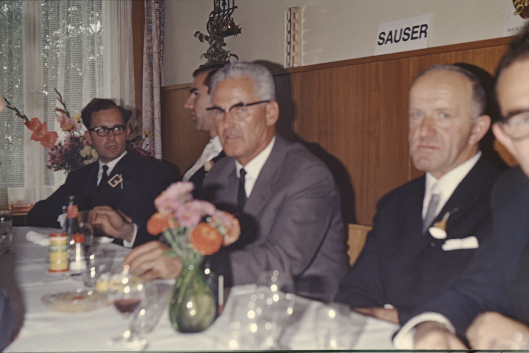 Schulhaus Adetswil Einweihung, Hugo Grimmer, G. Keller, Hollenweger (Visitator), Ernst Stutz GdePräsi (1970-1971)