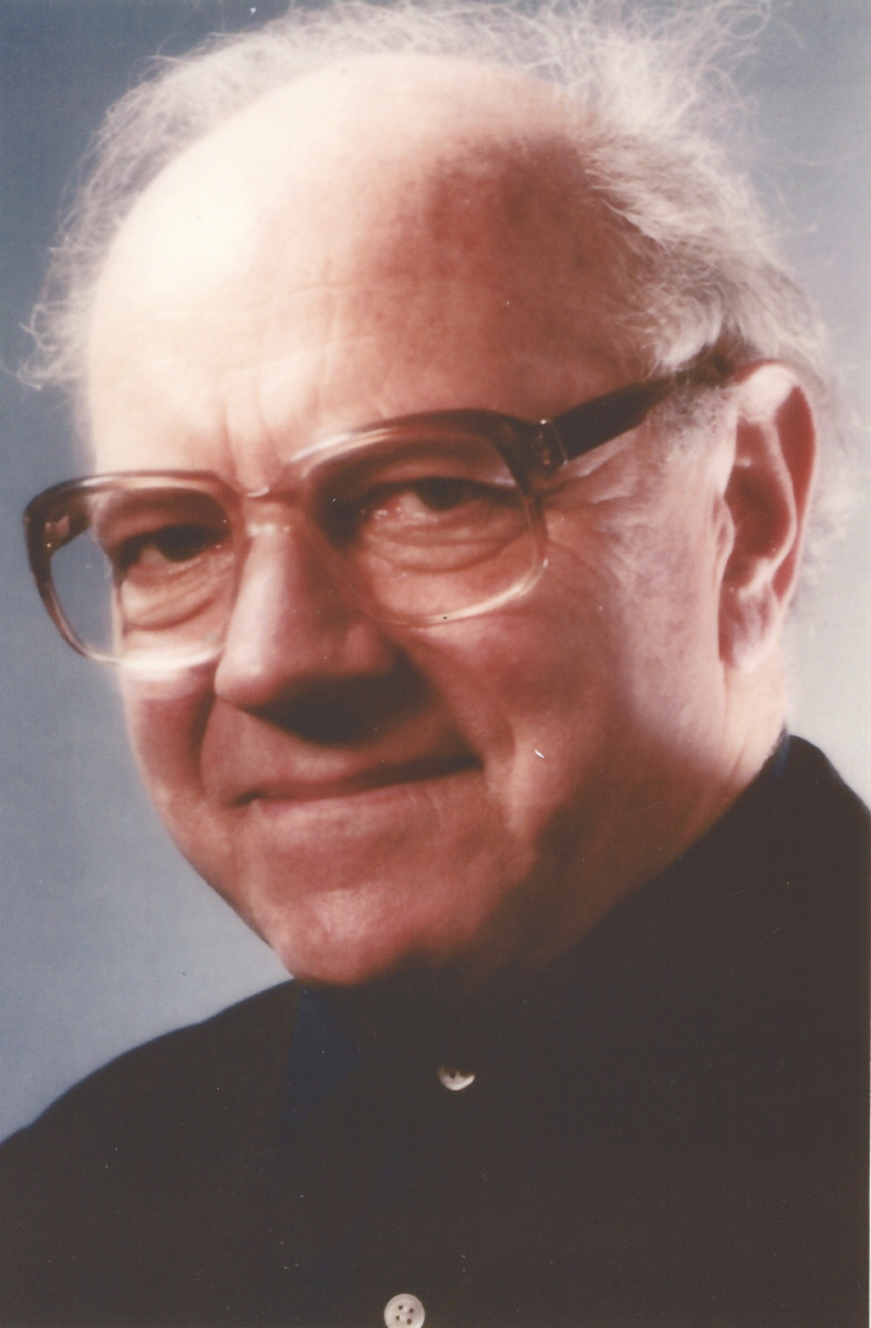 Gamma Andreas (1915-1991), kath. Pfarrer in Bäretswil (1983-1991), der Dreikirchenbauer, erbaute nach Gossau und Wetzikon 1990 die kath. Kirche Bäretswil