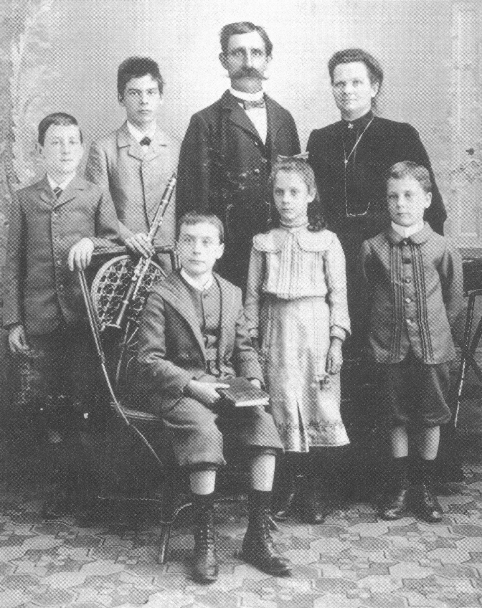 Kutscherfamilie Tress-Légéret mit Kindern Max (ältester) und Amalie, später Schaufelberger
