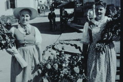 Frau Meyer-Walder, Frau Kirsch, Schulhauseinweihung