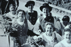 Umzug Schulhauseinweihung Hulda Bosshard, Walter Glückler