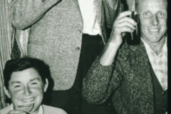 Henri Fenner, Frau Fenner, Walter Amacher in der Schulwohnung Bettswil