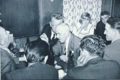 Linde, Wirtsstube. vl Otto Walder, Heiri Tobler (verdeckt), Walder Reinhold