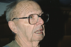 Spörri Henri in seinem Haus in Hinterburg (+22.12.2002)