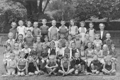 Klassenfoto Primar Dorf, Fr. K. Hartmann, 1951
