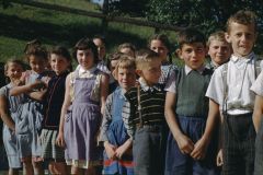 Klassenfoto Primar Bettswil, 1959: Hanni Fischer, Heidi Schatz, et al. Vier Buben vrnl.: Gerhard Betschmann, Hansjakob Hubmann, Werner Fischer, Hans Brunner Klassenfoto Primar Bettswil, 1959: Hanni Fischer, Heidi Schatz, et al. Vier Buben vrnl.: Gerhard Betschmann, Hansjakob Hubmann, Werner Fischer, Hans Brunner