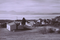 Oberhalb Engelstein, Blick auf altes und neues Schulhaus