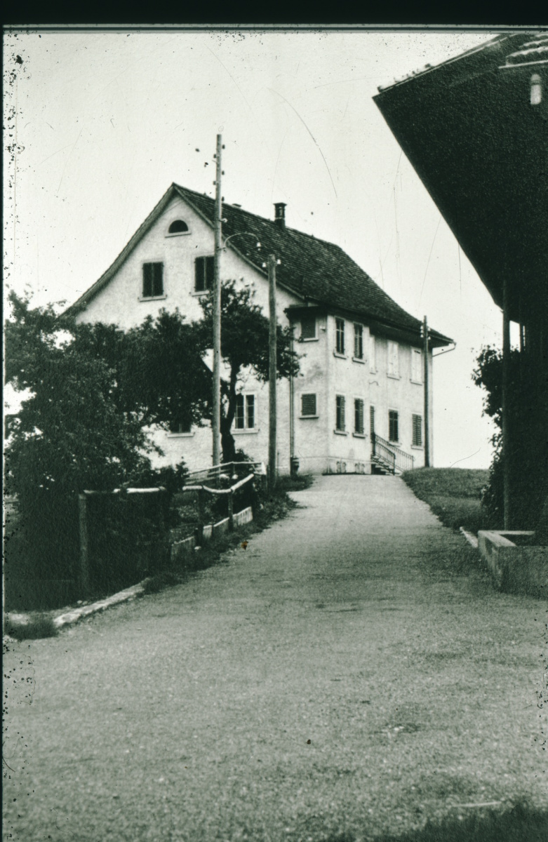 altes Schulhaus Adetswil 1971 vor Abbruch