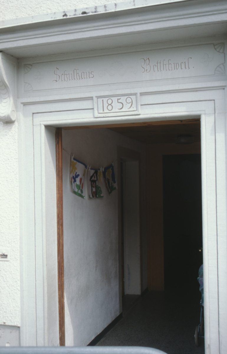 Eingang zum Schulhaus Bettswil, 1859