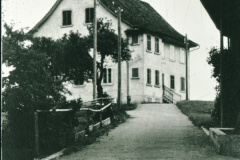 altes Schulhaus Adetswil 1971 vor Abbruch
