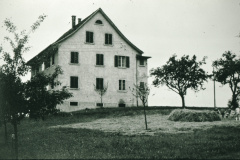 Schulhaus Adetswil vom Baugert