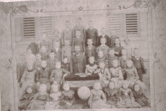 Klassenfoto Primar Bettswil, H. Kägi mit 40 Kindern, 1907